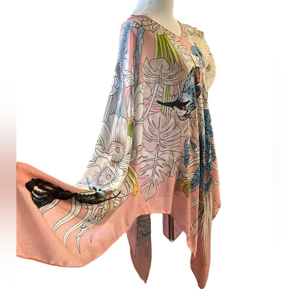 GENA ACCESSORIES POPOVER FLORAL PRINTED ASYMMETRICAL SCARF CAPE BABY PINK - Picture 1 of 14